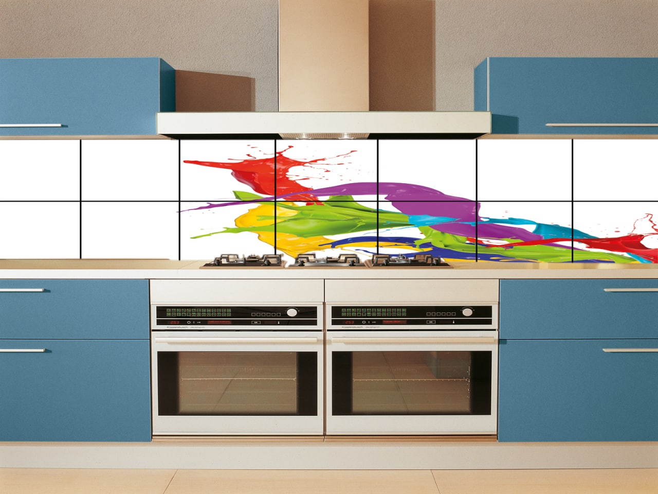 بین کابینتی شیشه ای؛ انتخابی براق و مقاوم برای آشپزخانه
